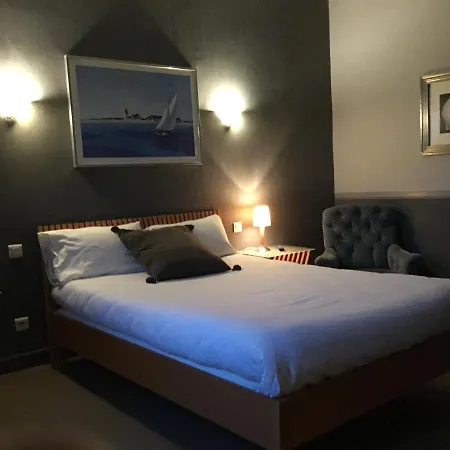 Le Pont Napoleon Hotel