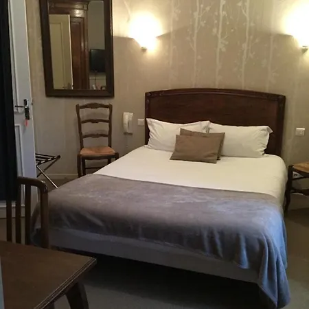Le Pont Napoleon Hotel 2*